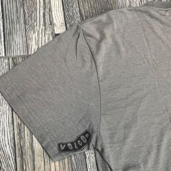 ๐๏ธโ๏ธ๐โโ๏ธ Vintage VOLCOM HAWAII North Shore SURF T-Shirt RARE Graphics XL - EUC - Picture 8 of 10